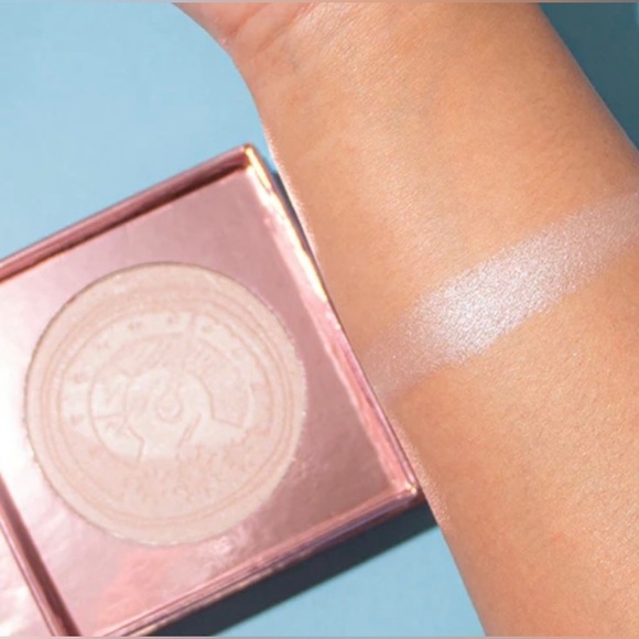 ELF Highlighter X Revolution "Jovie" - Picture 5 of 13